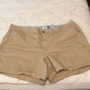 {🆕 listing} Old Navy plus size khaki shorts Sz 22